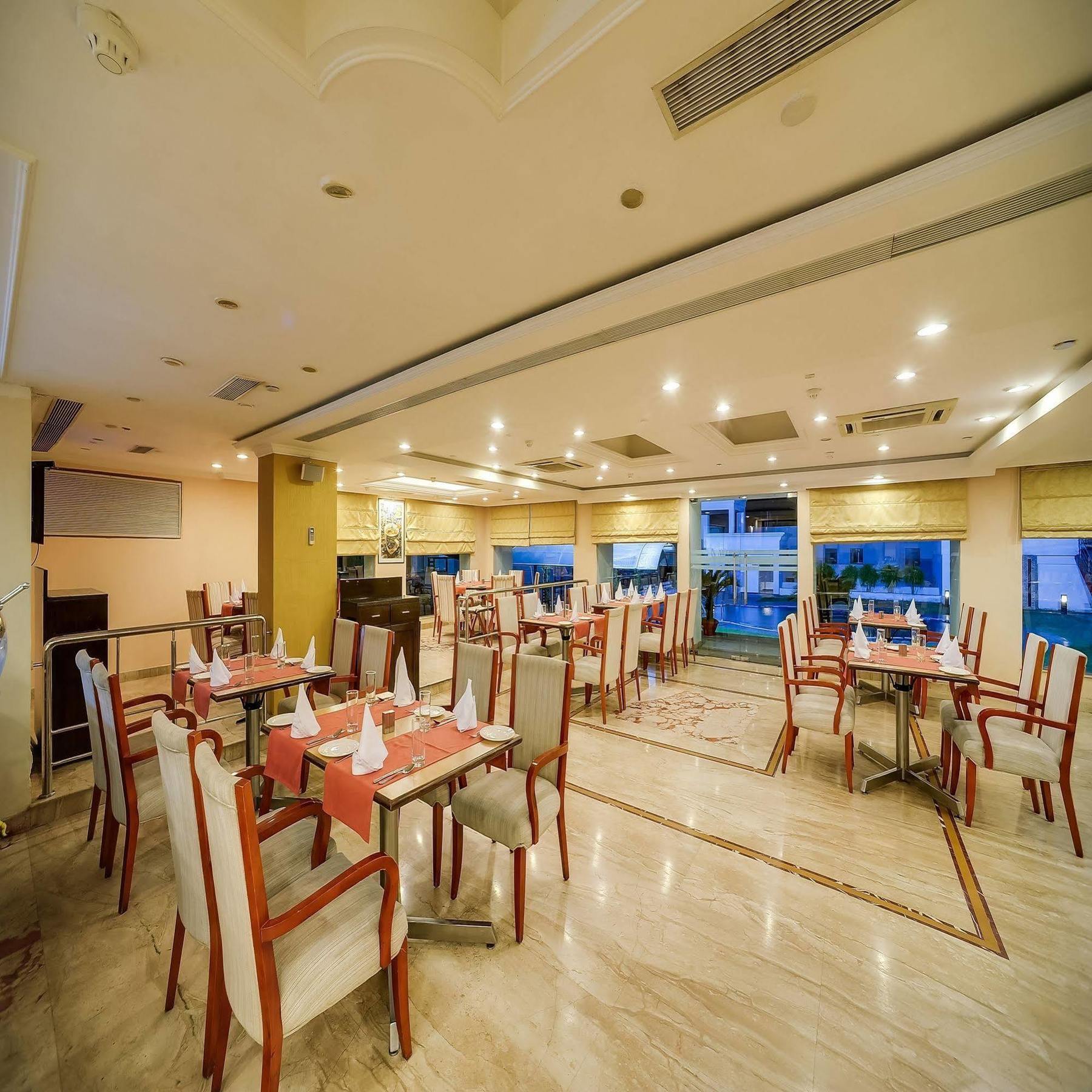 Royal Sarovar Portico Siliguri Exteriér fotografie